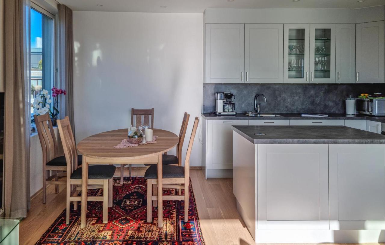 Gorgeous In With Kitchen Apartment *